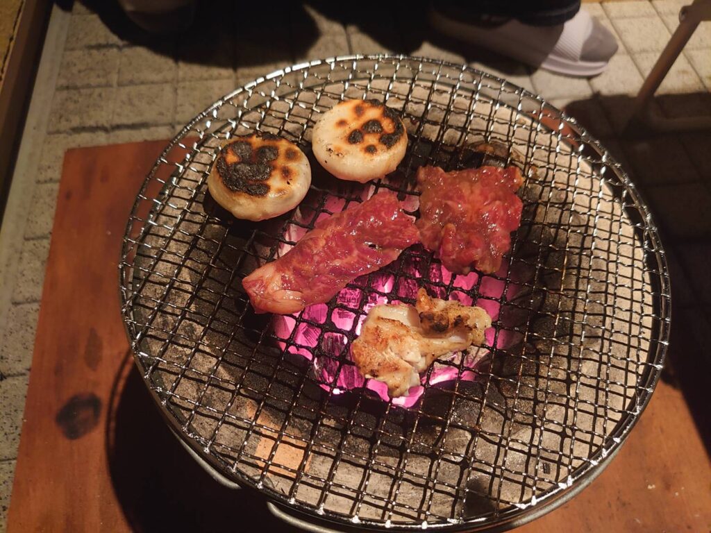 庭でやる七輪が最強か！？春夏秋冬全てで楽しめる使い方を紹介します綱島主任の庭ライフ