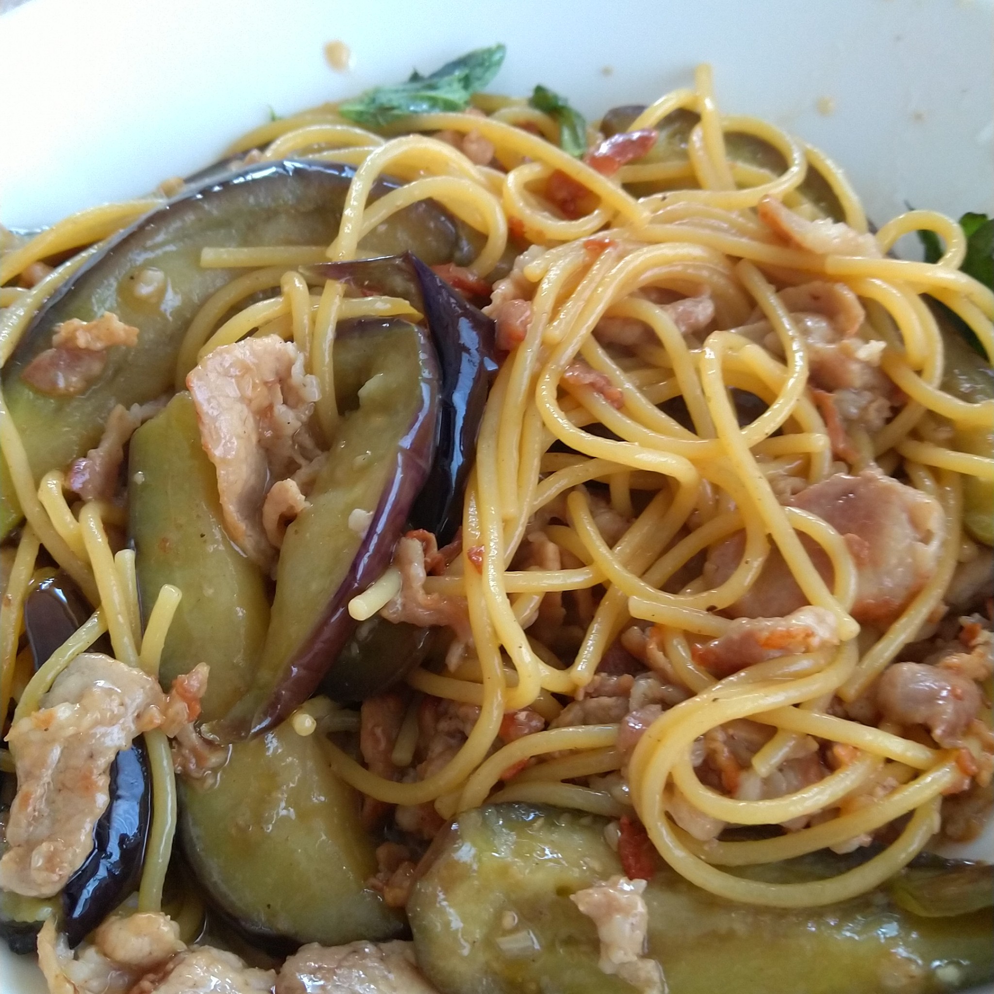 カリカリ豚となすのパスタ