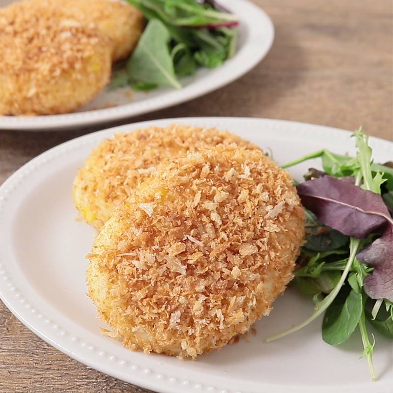 炒めたパン粉をまぶすだけ！「揚げないコロッケ」の作り方セブンプレミアム公式