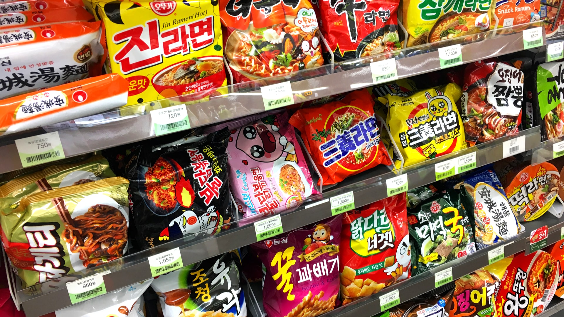 韓国で定番のオットギ「ジンラーメン」を実食＆アレンジ！カルボナーラ風や牛乳ラーメンに - macaroni