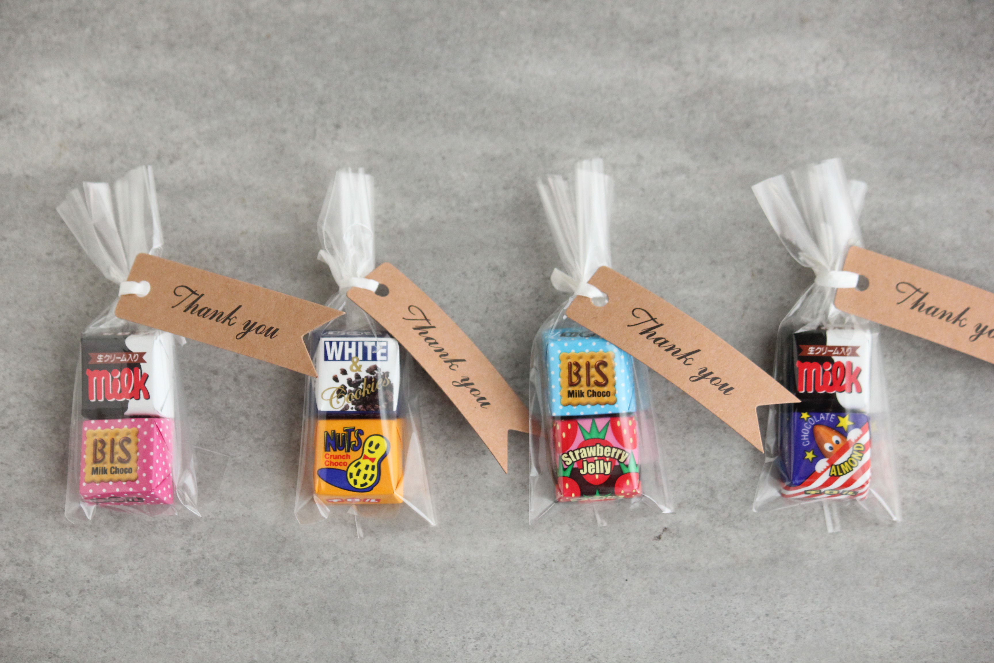 地域限定送料無料 お菓子 詰め合わせ チロルチョコ 80粒入り 花柄ラッピング おかしのマーチ omtma5340kkプチギフト 詰め合わせ 袋詰景品 販促 イベント お祭り おかし 業務用 まとめ買い 催事 大量 プレゼント-おかしのマーチ - プレゼント＆ギフトのギフトモール