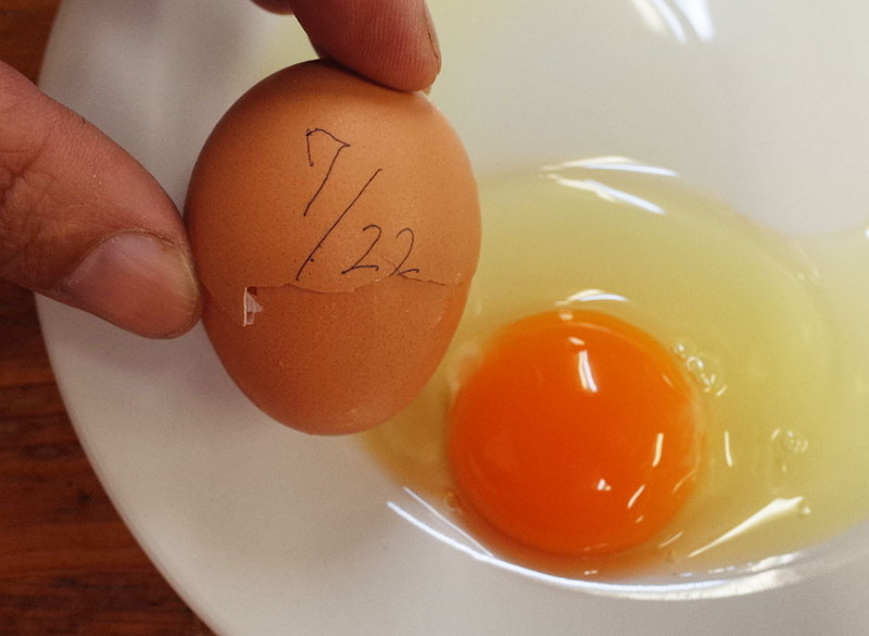 卵の賞味期限切れは危険？調理師が教える安全な食べ方 - macaroni