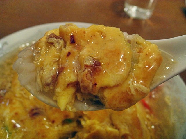 味仙の天津飯🍳 卵と餡をたっぷりかけた天津飯は 1人前で結構なボリュームがありますので お腹いっぱいになります！ 辛くないのでお子様にも人気です✨————————————————————店名 味仙 藤が丘店住所 愛知県名古屋市名東区藤里町38－2駐車場 9台まで営業