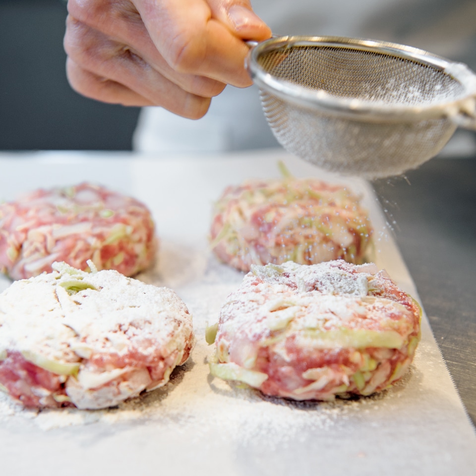 おかずのクッキングのレシピ キャベツメンチカツ ・コウケンテツおさらいキッチン