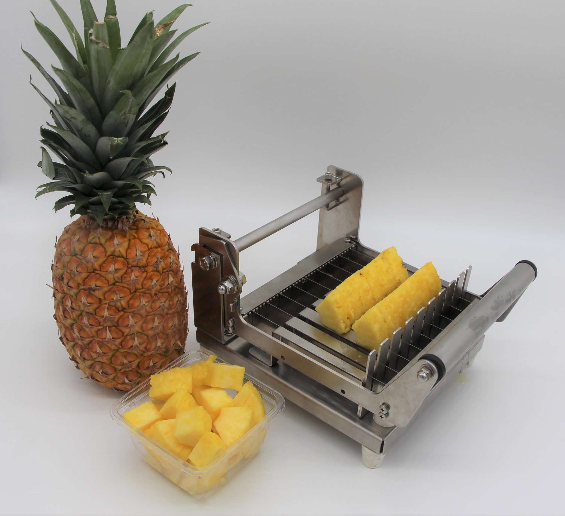 パイナップルの皮のむき方 : 日本でタイメシ ときどき ＊＊＊