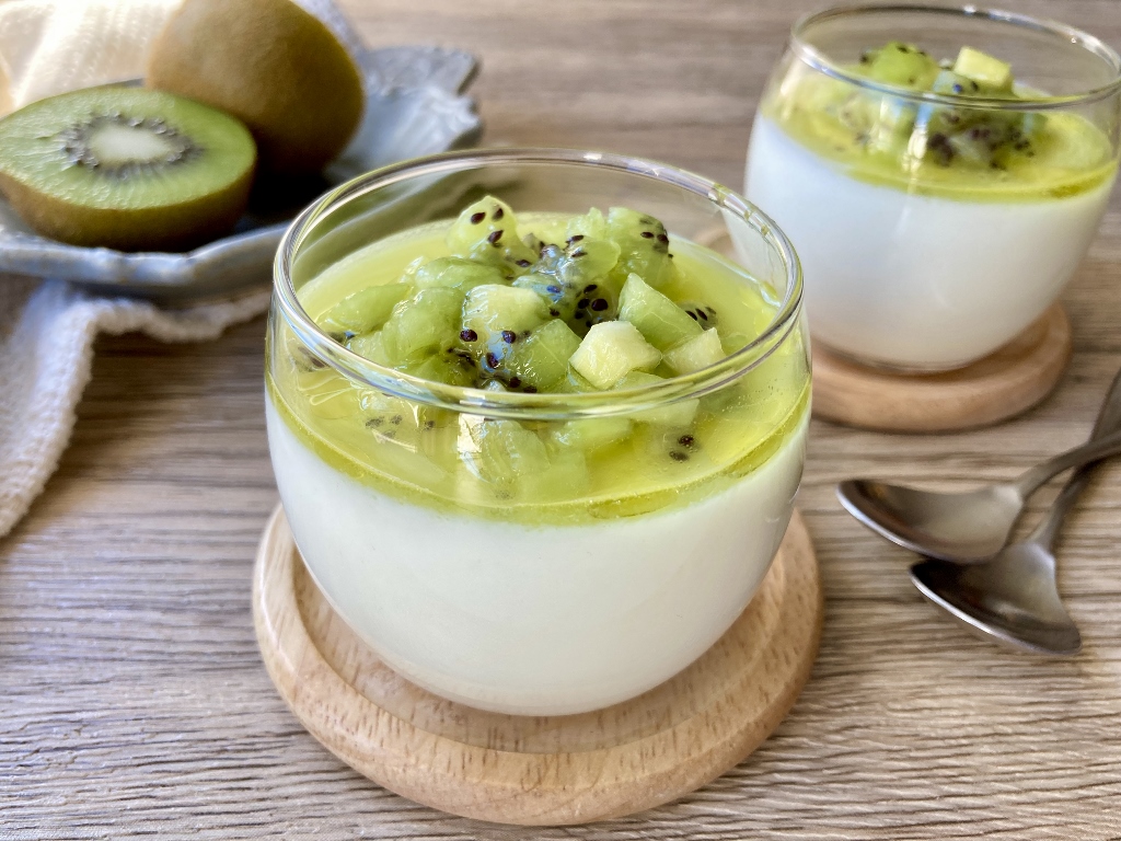 混ぜるだけ！いちごヨーグルトパンナコッタ