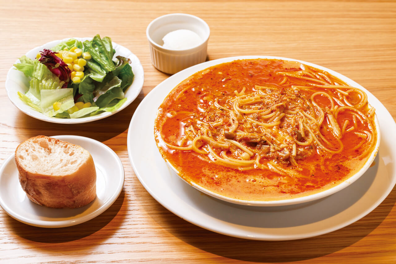 地元新潟県の魅力を全力PR!! ゆちゃまるです！, NEWOPENした絶望のスパゲッティをたべに, 長岡市へいってきました！！,溢れているスープが最高においしかったあ〜〜, 絶望のスパゲッティはチーズがたっぷり, パンを頼んで付けてたべるのも, 至福 🪽,あさりの出汁も最高にきいててしあわせ, ディナータイムでした〜〜！！, お店の詳細は下記をご覧下さい𓂃🫧, ホームズパスタ 長岡喜多町店,