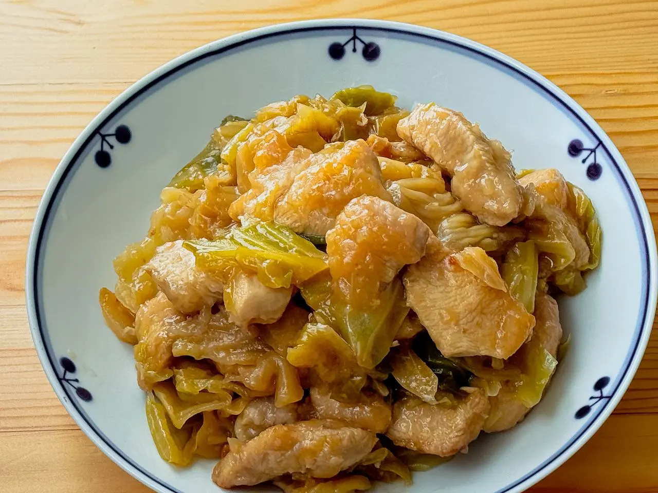 キャベツと鶏むね肉の豆板醤炒め