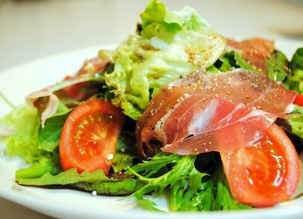 ハムときゅうりのシーザーサラダ