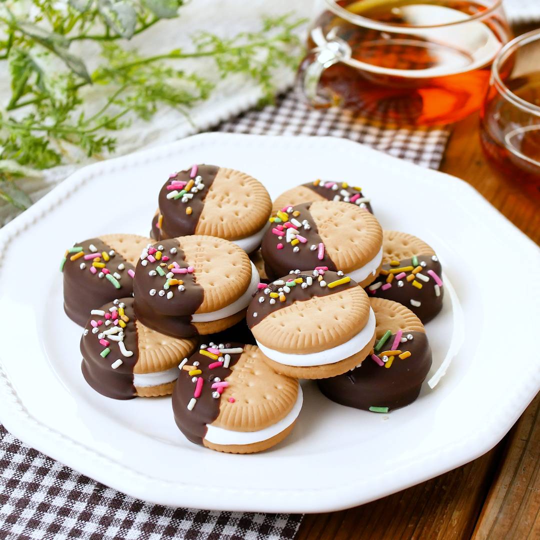 材料2つ チョコと卵だけ！オーブンなしのチョコレートケーキ