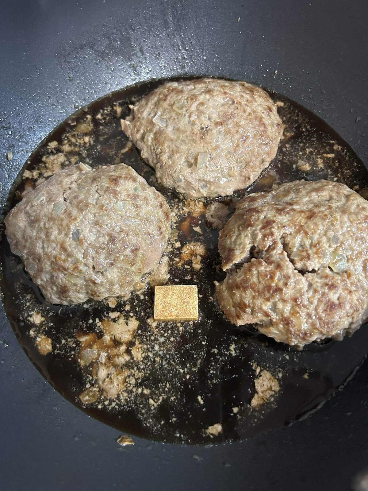 シェフ直伝 生焼けの失敗なし！ 肉汁ジュワーな煮込みハンバーグのレシピ。デミ缶不要でプロの味三越伊勢丹の食メディアFOODIE フーディー