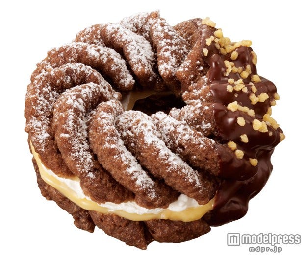 ミスタードーナツより チュロデダグトリオ✨ ネットオーダー限定品✨ 受け取りしてきました☺️ デカイ😳😳😳ポンデディグダに刺さってたの丸々3体😂 中は相変わらず生クリームたっぷり🥰 いざダグトリオ解体‼️‼️笑 ダグトリオ下はハート型チュロス❣️さっくり食感で