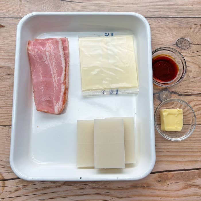 とろ〜りたまらん✨ベーコンチーズ餅