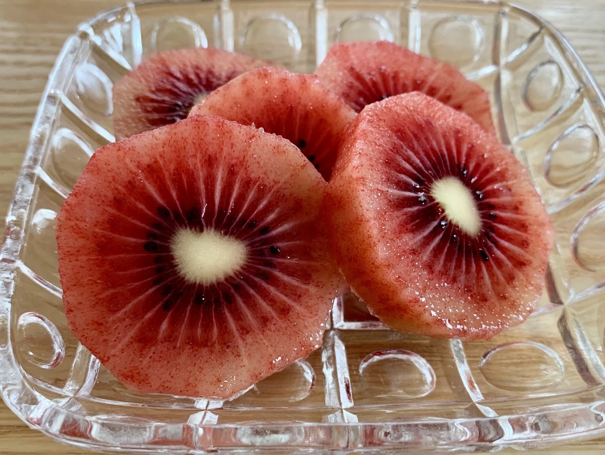 皮に毛がない「赤いキウイ」見たことある？ベリー味で美容成分たっぷり « 女子SPA