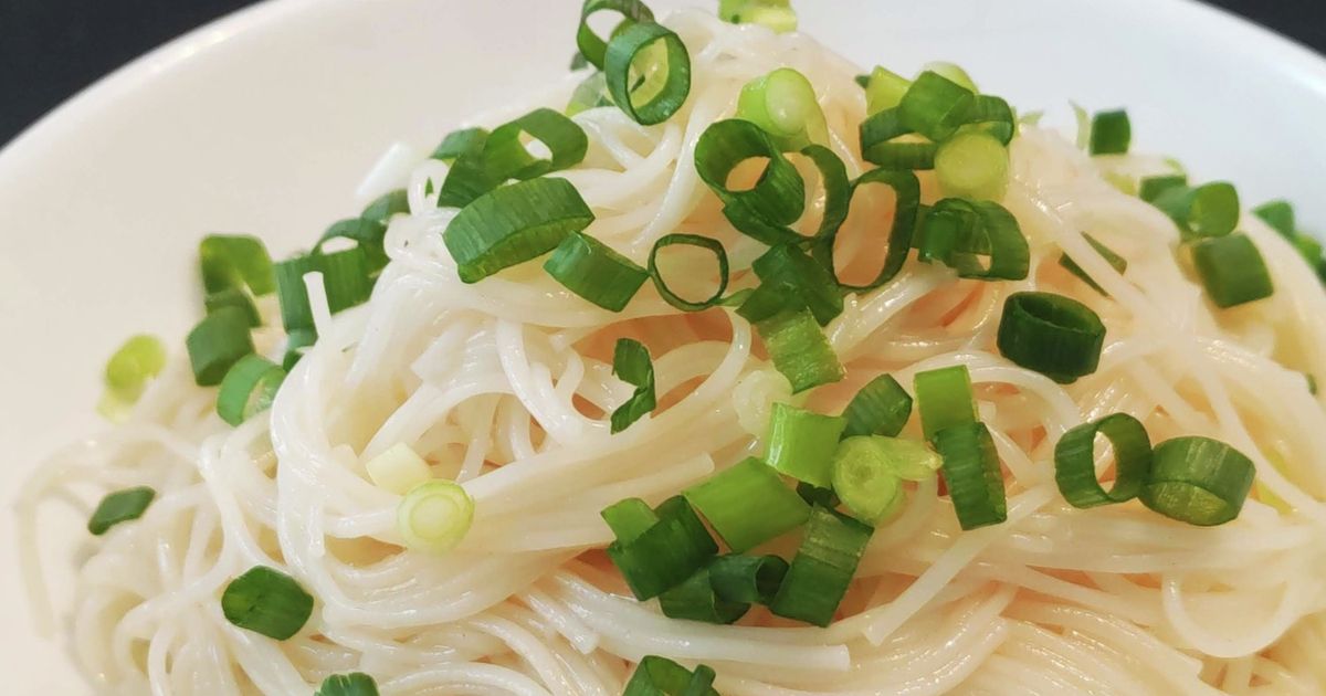 冷やしとんこつ醤油そうめん リュウジさん▶️レシピ✨️ウマぃ`・ㅂ・ و✨️暑い季節にキンキンに冷えてコシのあるそうめん を、豆乳＆醤油ベースのしっかりした味付けのスープに豚肉の旨みが合わさって最高の満足度でした❣️✨️ ・ ・冷やしとんこつ醤油そうめん