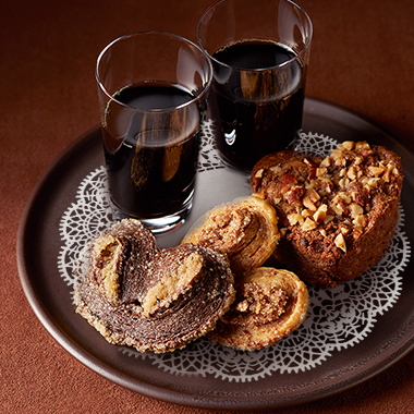 お皿に置いたクッキーの集合 10178001343 の写真・イラスト素材アマナイメージズ