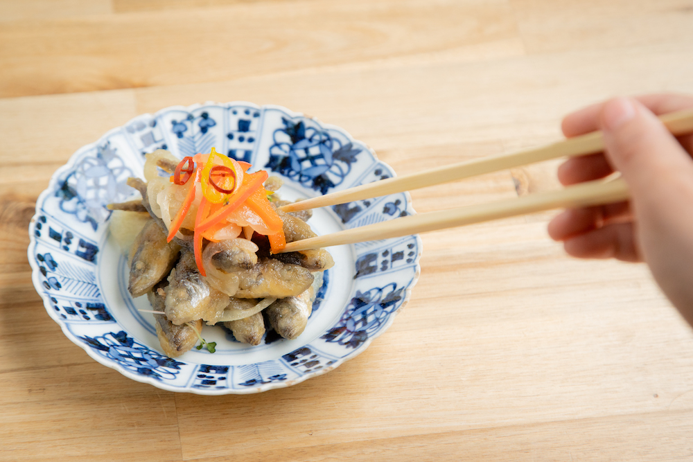 ししゃもの南蛮漬け」をフライパン一つで作ってみましょう!たのしいお酒.jp