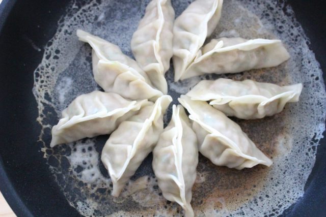 失敗にサヨナラ！羽根つき餃子を上手に仕上げる6つのポイント - トクバイニュース