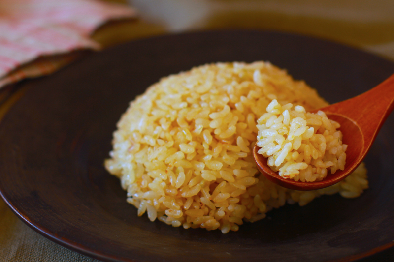 𓊆ワンパンで5分 玉ねぎチャーハン𓊇簡単野菜レシピ👉@yuri.takeshita.92 𓎩︎＿＿＿＿＿＿＿＿＿＿＿＿＿＿忙しい時は、ワンパン5分でできる チャーハン！玉ねぎたっぷりで作ってね😊 ◾️材料ーーーーーーーー 玉ねぎ 80g 卵 2個 ハム 4枚 ごはん200g 青ネギ