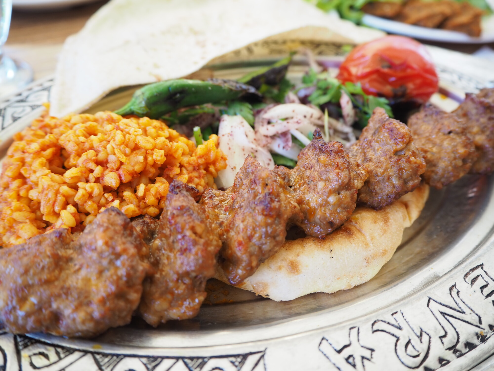 ケバブってなに？ケバブ・サンドってトルコ料理じゃないの？なぜ世界に広まった？新料理物語