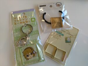 ちいかわチロルチョコ缶 包装紙をピンズとマグネットにリメイクしました〜！羊毛めぇの「めぇめぇ羊」