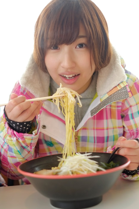 男子はラーメンを食べる女子が好きだ！女子のための正しいラーメンの食べ方4つ