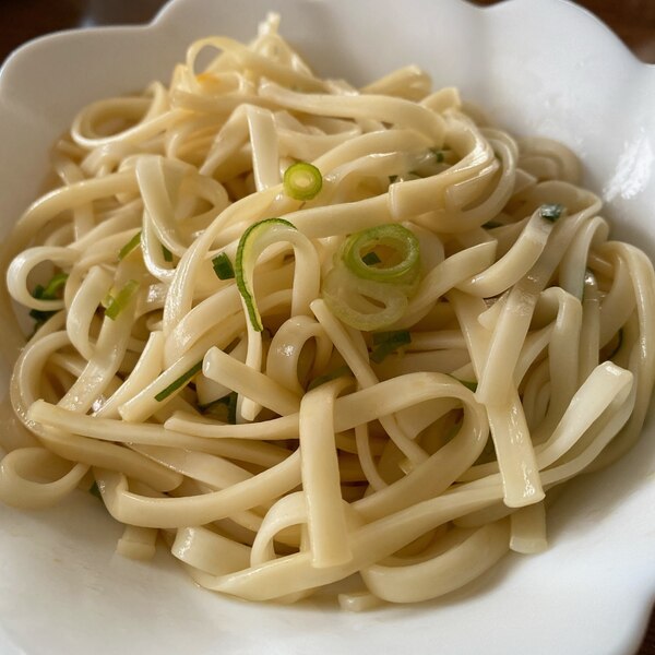 ごま油香る冷たい混ぜうどんの作り方