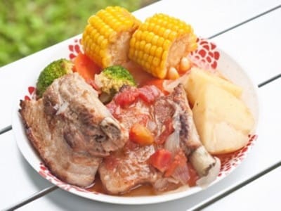 キャンプの煮込み料理のおすすめレシピ7選!調理時間別に紹介料理・レシピBE-PAL キャンプ、アウトドア、自然派生活の情報源ビーパル