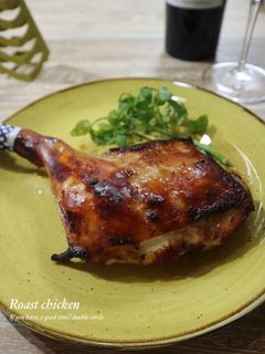 骨つき鶏もも肉のレモンハーブ焼き