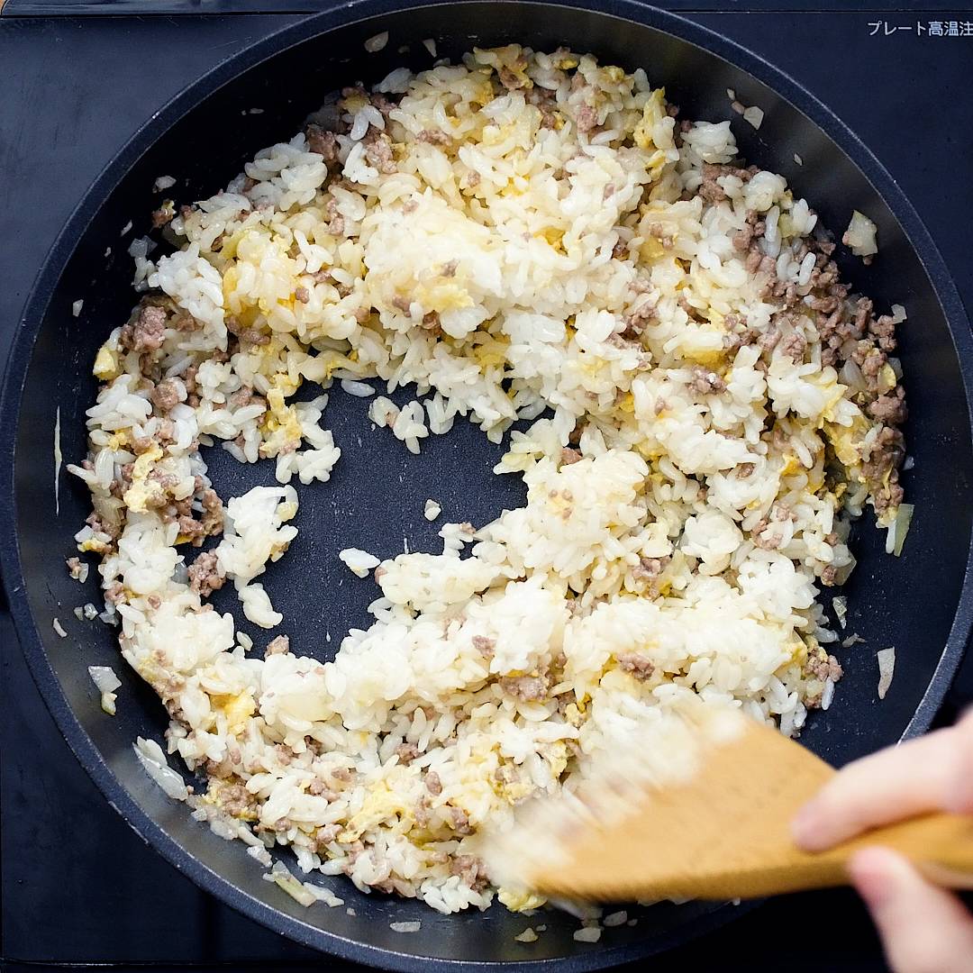 基本からアレンジまで!思わずつくりたくなる「黒チャーハン」のレシピ集クックパッド