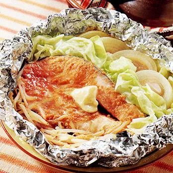 グリルで簡単！たっぷりキノコの鮭のホイル焼き