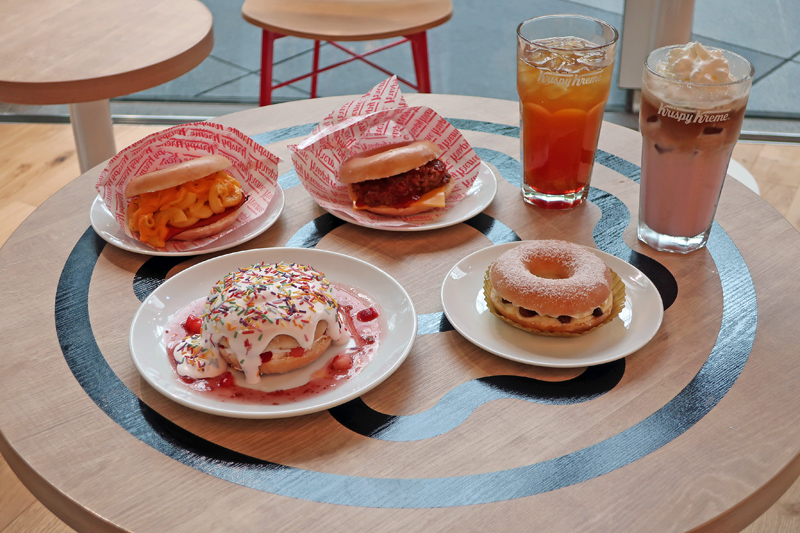 クリスピー・クリーム・ドーナツ 東京国際フォーラム店の1歳の誕生日をお祝い!限定ドーナツ&プレゼント企画もウォーカープラス