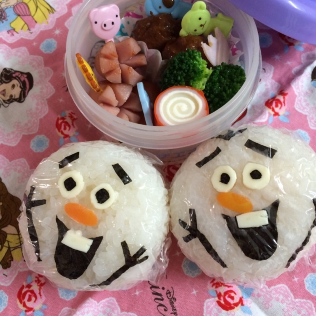 お弁当⋈ オラフのお弁当⁡ 本日ご紹介するのは @sea.sea1229 さんの投稿です🍀 ⁡ ▸▸▸ おはようございます◍˘‿˘◍ ⁡☃️🎄☃️🎄☃️ ⁡ 𖠱𖤘𖦹꙳⋆⁡ 僕はオラフ！ ぎゅーっておかず詰めて𐤔 𐤔𐤔 ⁡わからないかもしれないから言っときます笑笑🤭 今日は