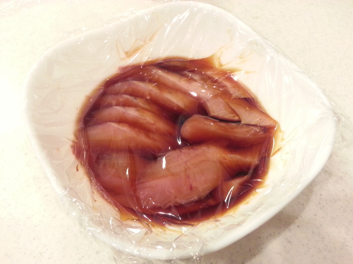 スマガツオの捌き方と漬けの作り方-How to filet Skipjack and make sashimi duke - - YouTube