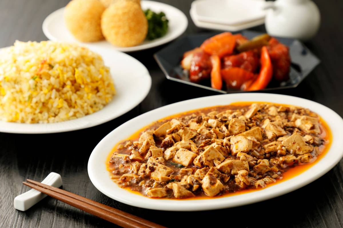 𓏸𓈒𖧷 Today's dinner 𖧷𓈒𓏸 ✤天津飯 ✤野菜たっぷりワンタンスープ ✤アボカドとトマトのわさび醤油和え✤切り干し大根サラダ ✤いちご .毎日ごはん 夜ご飯 定食 和食 献立 料理ごはん記録 手料理 食卓 ふたり暮らし節約ごはん 一汁三菜 キッチングラム 夫婦