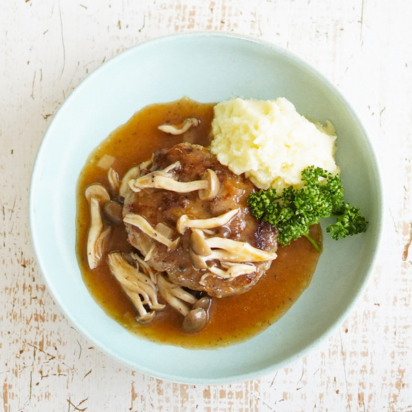 デミグラスソースだけじゃない！変わり種「煮込みハンバーグ」フーディストノート