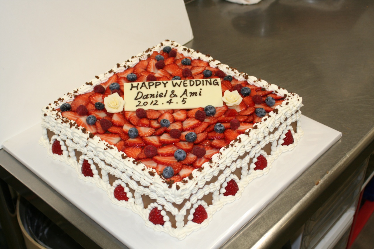 ウエディングケーキの種類やオーダー方法!ケーキのデザイン例100選もご紹介