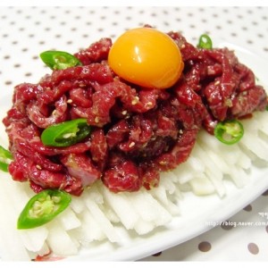 甘辛味でご飯がすすむ♪「豚こま肉」のコチュジャン炒め5選フーディストノート