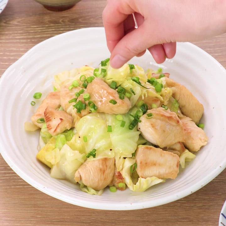 簡単！ごま香る、鶏塩キャベツ炒め浜乙女