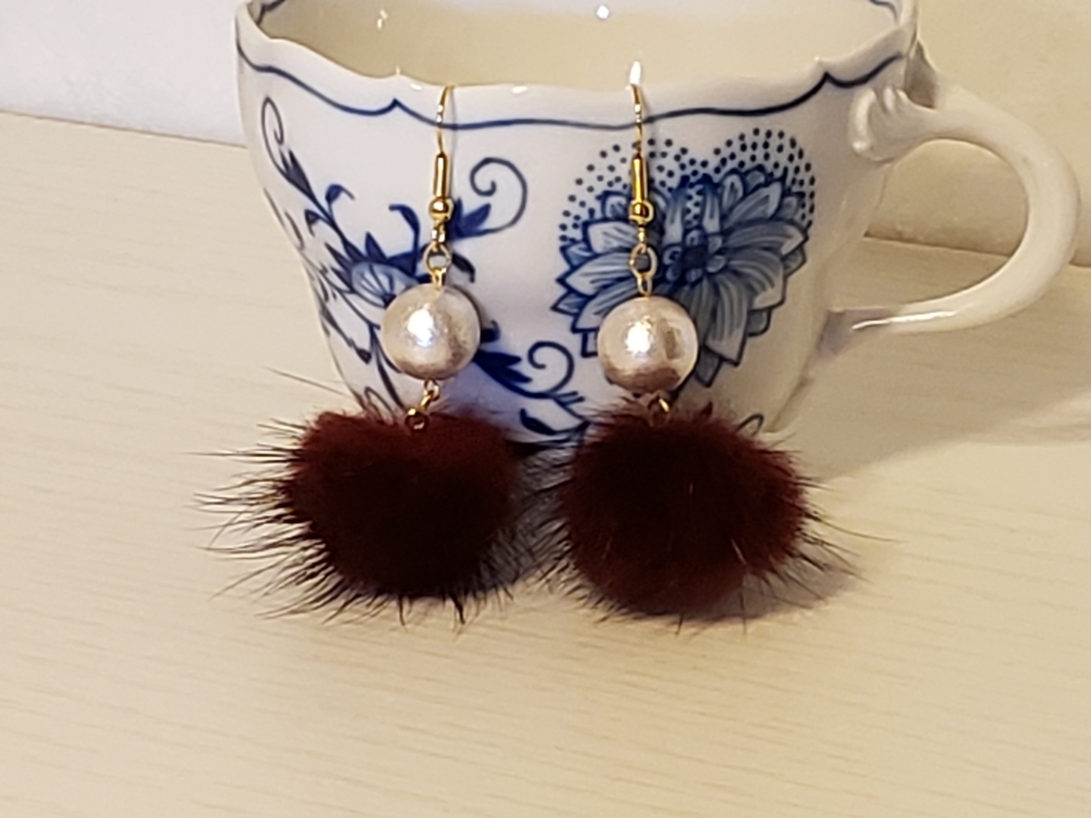 Amazon.co.jp: Liroyal ファーボール 混合色 50個セットカン付き 15mm ポンポン ペンダント チャーム ふわふわミンク ファー アクセサリーパーツ DIY 手芸材料 ピアスパーツ ハンドメイド パーツ ボール ポンポン 手作り素材 クラフト用品 : ホビ