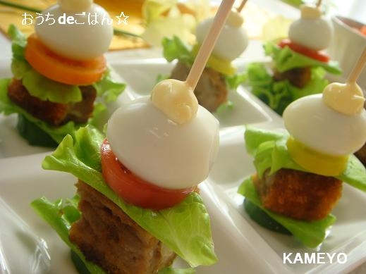 うずらのピンチョス ピンチョス Chistorra 卵スペイン ソーセージ料理からタパスの写真素材・画像素材 Image 73300019