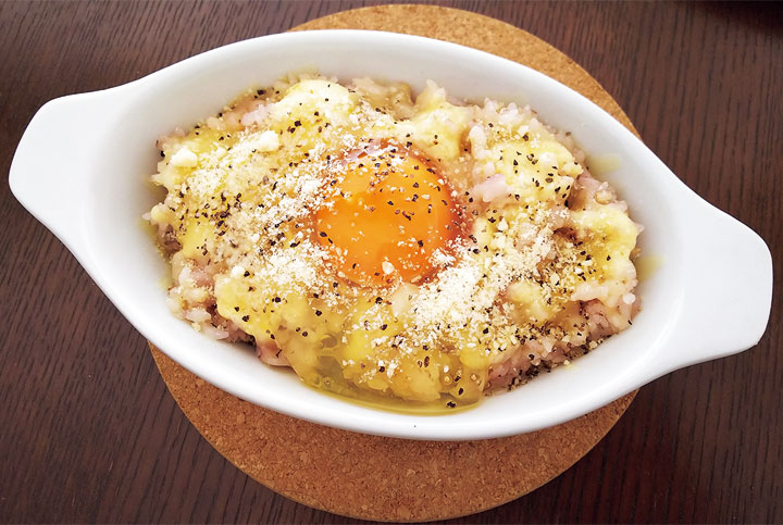 混ぜるだけで簡単☆おかかのとろけるチーズご飯