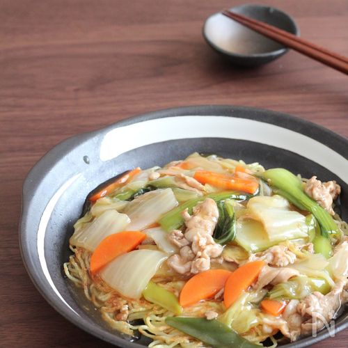 昼食にぴったり♪ 豚肉とキャベツのあんかけ焼きそば