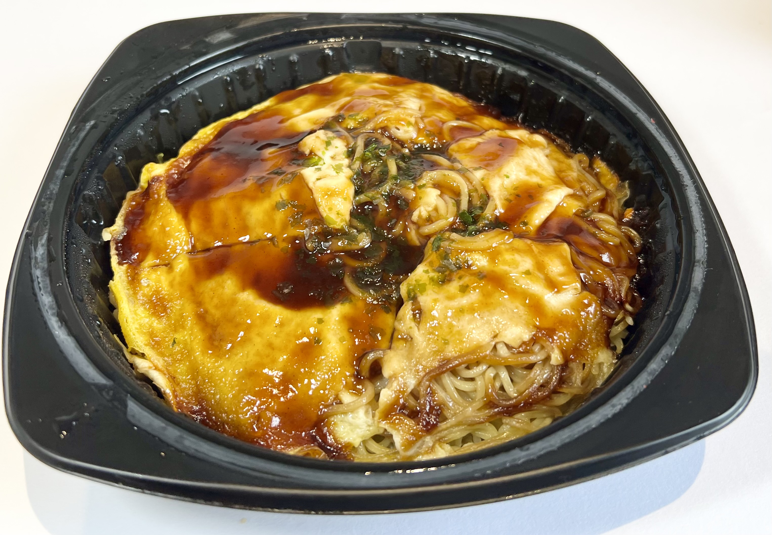 セブンの『広島お好み焼き イカ天入り』はオタフクソース付きの王道おやつフードmitok ミトク