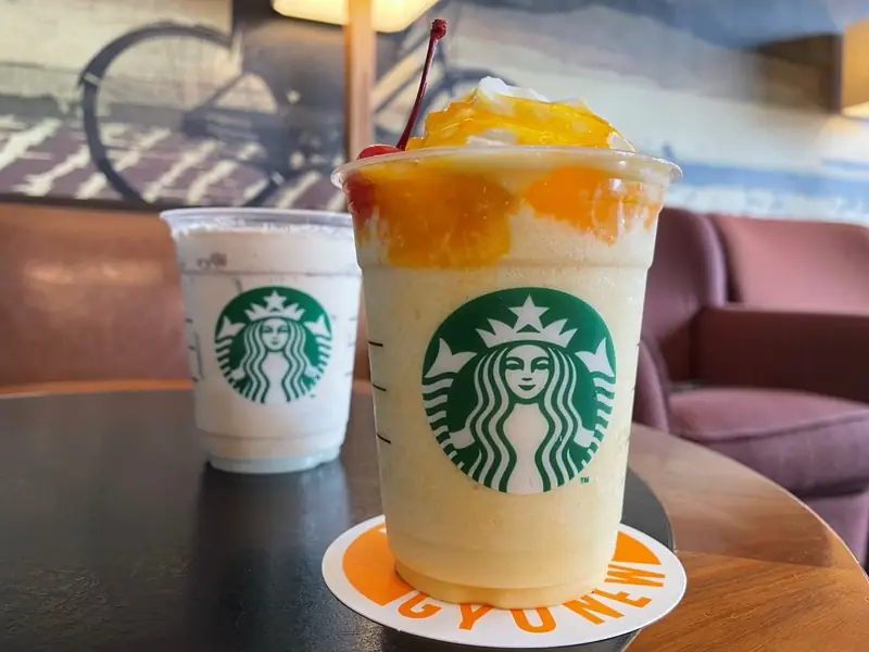 スタバのフルーツ牛乳🥭ㅤㅤフルーツgyunewフラペチーノ ・no customize ㅤㅤㅤㅤ 遅ればせながらこちらの新作もやっと飲みました！ お味はちゃんとフルーツ牛乳でした