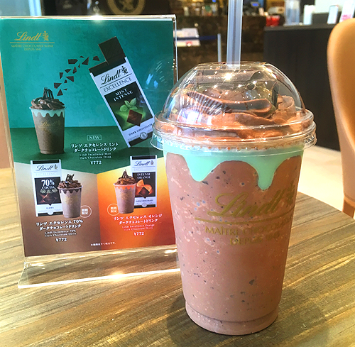 チョコレートを握ってクラッシュ！ 爽快なミントとパリパリ食感が織りなす、リンツの新感覚ドリンク 『クラッシュチョコミント ショコラドリンク』が6月1日より登場- 店舗からのお知らせ