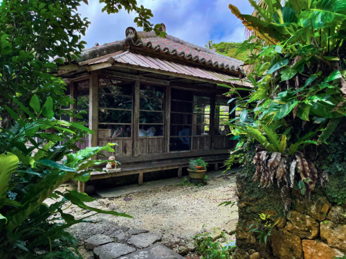 伝統的な古民家で味わう本格沖縄そば「すーまぬめぇ」 – TAレンタカ