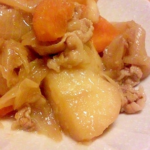 しっとりサクサクとろ〜りミルフィーユカツ❤︎ 豚肉の薄切りをくるくる巻いて、 揚げ焼きにしたおかずです🐽 ジューシーでふわふわなお肉から、とろりチーズが溶け出し、 周りはサクサク。 想像するだけで美味しそうでしょ？😎 これ、本当に美味しいんです💕 家族みんな