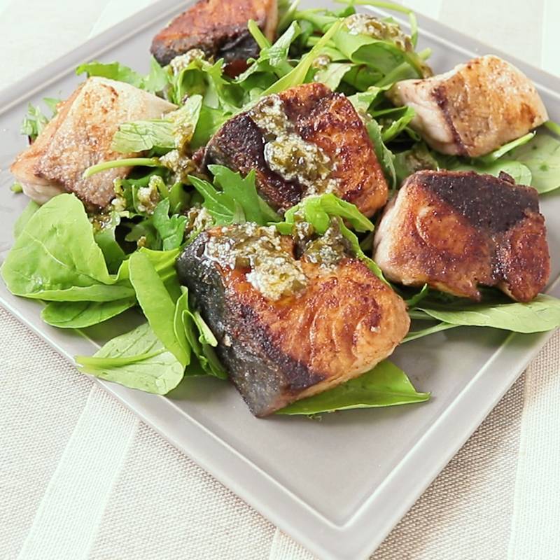 ブリのレアソテー 柑橘マリネ添え , 肉厚のお刺身用ブリが手に入ったので今が旬の日本の柑橘と合わせたメインになるシンプル美味しい1皿です。,柑橘は何でもOK、, ディルの代わりにバジル、パセリなどでもOKです。, ⁡, ↓↓↓↓↓↓↓↓, ⁡,ブリのレアソテー 柑橘マリネ添え ,材料：1皿分, ブリ お刺身用 150g, にんにく1片, 甘夏1個,