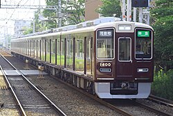 阪急電鉄の「マルーンカラー」車体、“美しい光沢”の秘密ニュースイッチ by 日刊工業新聞社